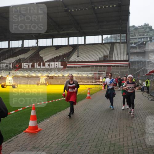 07.12.2025 - St. Pauli X-Mass-Run No. 15 Fabian Wolf http://msf.ph/oto/9394428 07.12.2025 10:25:15 Ziel 1012, 1977, 1987, 1995, 3962, 4118, 4119, 4121, 4201, 4204, 4284, 4335, 4431 meine-sportfotos.de