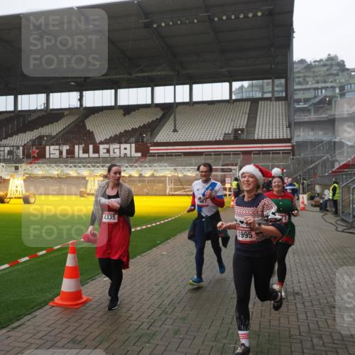 07.12.2025 - St. Pauli X-Mass-Run No. 15 Fabian Wolf http://msf.ph/oto/9394434 07.12.2025 10:25:16 Ziel 1012, 1977, 1987, 1995, 3962, 4118, 4119, 4121, 4201, 4204, 4284, 4335, 4431, 4482, 4485 meine-sportfotos.de