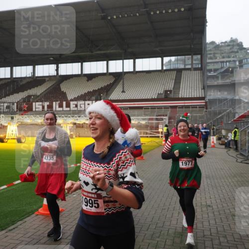 07.12.2025 - St. Pauli X-Mass-Run No. 15 Fabian Wolf http://msf.ph/oto/9394437 07.12.2025 10:25:17 Ziel 1012, 1247, 1977, 1987, 1995, 3962, 4118, 4119, 4121, 4201, 4204, 4284, 4335, 4445, 4482, 4485 meine-sportfotos.de