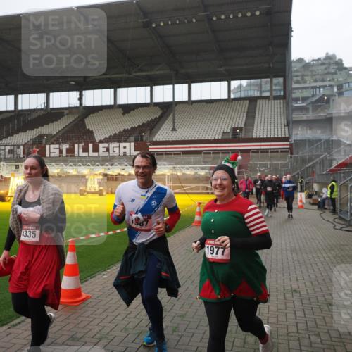 07.12.2025 - St. Pauli X-Mass-Run No. 15 Fabian Wolf http://msf.ph/oto/9394439 07.12.2025 10:25:17 Ziel 1012, 1247, 1977, 1987, 1995, 3962, 4118, 4119, 4121, 4201, 4204, 4284, 4335, 4445, 4482, 4485 meine-sportfotos.de