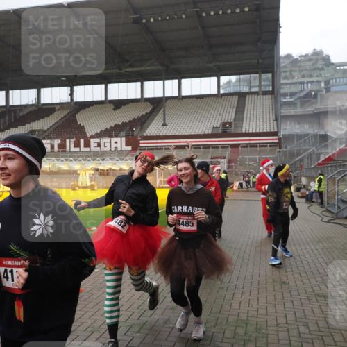 07.12.2025 - St. Pauli X-Mass-Run No. 15 Fabian Wolf http://msf.ph/oto/9394461 07.12.2025 10:25:25 Ziel 1247, 1631, 1977, 1987, 1995, 2029, 3962, 4118, 4119, 4121, 4201, 4204, 4284, 4335, 4445, 4482, 4485 meine-sportfotos.de