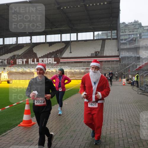 07.12.2025 - St. Pauli X-Mass-Run No. 15 Fabian Wolf http://msf.ph/oto/9394473 07.12.2025 10:25:27 Ziel 1247, 1631, 1977, 1987, 1995, 2029, 2680, 3962, 4118, 4119, 4121, 4201, 4204, 4284, 4372, 4373, 4445, 4482, 4485 meine-sportfotos.de