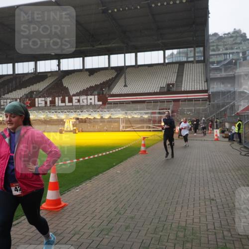 07.12.2025 - St. Pauli X-Mass-Run No. 15 Fabian Wolf http://msf.ph/oto/9394486 07.12.2025 10:25:30 Ziel 1247, 1631, 2029, 2680, 4118, 4119, 4121, 4162, 4164, 4201, 4202, 4204, 4284, 4372, 4373, 4445, 4482, 4485 meine-sportfotos.de