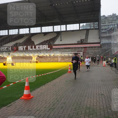 07.12.2025 - St. Pauli X-Mass-Run No. 15 Fabian Wolf http://msf.ph/oto/9394489 07.12.2025 10:25:30 Ziel 1247, 1631, 2029, 2680, 4118, 4119, 4121, 4162, 4164, 4201, 4202, 4204, 4284, 4372, 4373, 4445, 4482, 4485 meine-sportfotos.de