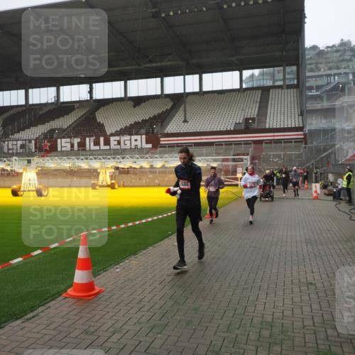 07.12.2025 - St. Pauli X-Mass-Run No. 15 Fabian Wolf http://msf.ph/oto/9394492 07.12.2025 10:25:31 Ziel 1247, 1631, 2029, 2680, 4118, 4119, 4121, 4162, 4164, 4201, 4202, 4204, 4284, 4372, 4373, 4445, 4482, 4485 meine-sportfotos.de