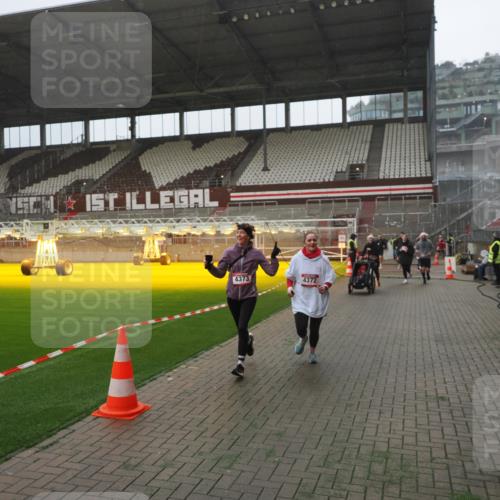 07.12.2025 - St. Pauli X-Mass-Run No. 15 Fabian Wolf http://msf.ph/oto/9394500 07.12.2025 10:25:33 Ziel 129, 404, 1247, 1631, 2029, 2680, 3742, 4118, 4119, 4121, 4162, 4164, 4201, 4202, 4204, 4284, 4372, 4373, 4445, 4482, 4485 meine-sportfotos.de