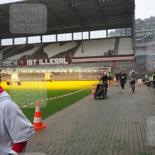 07.12.2025 - St. Pauli X-Mass-Run No. 15 Fabian Wolf http://msf.ph/oto/9394509 07.12.2025 10:25:35 Ziel 50, 129, 211, 404, 1069, 1247, 1631, 2029, 2680, 3742, 4118, 4119, 4162, 4164, 4202, 4372, 4373, 4445, 4482, 4485 meine-sportfotos.de