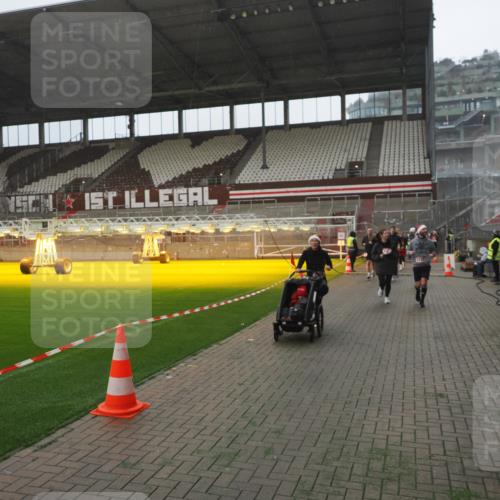 07.12.2025 - St. Pauli X-Mass-Run No. 15 Fabian Wolf http://msf.ph/oto/9394513 07.12.2025 10:25:36 Ziel 50, 129, 211, 404, 1069, 1247, 1631, 2029, 2680, 3742, 4162, 4164, 4202, 4372, 4373, 4445, 4482, 4485, 4501 meine-sportfotos.de