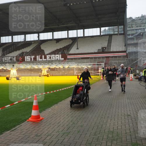 07.12.2025 - St. Pauli X-Mass-Run No. 15 Fabian Wolf http://msf.ph/oto/9394516 07.12.2025 10:25:36 Ziel 50, 129, 211, 404, 1069, 1247, 1631, 2029, 2680, 3742, 4162, 4164, 4202, 4372, 4373, 4445, 4482, 4485, 4501 meine-sportfotos.de