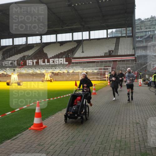 07.12.2025 - St. Pauli X-Mass-Run No. 15 Fabian Wolf http://msf.ph/oto/9394518 07.12.2025 10:25:37 Ziel 50, 129, 211, 404, 1069, 1247, 1631, 2029, 2680, 3742, 4162, 4164, 4202, 4372, 4373, 4445, 4501 meine-sportfotos.de