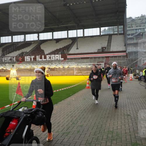 07.12.2025 - St. Pauli X-Mass-Run No. 15 Fabian Wolf http://msf.ph/oto/9394524 07.12.2025 10:25:38 Ziel 50, 129, 211, 404, 1069, 1631, 2029, 2680, 3742, 3779, 4162, 4164, 4202, 4372, 4373, 4501 meine-sportfotos.de