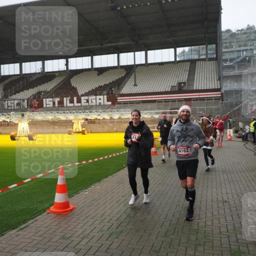 07.12.2025 - St. Pauli X-Mass-Run No. 15 Fabian Wolf http://msf.ph/oto/9394528 07.12.2025 10:25:39 Ziel 50, 129, 211, 369, 398, 404, 1069, 2104, 2680, 3742, 3779, 4162, 4164, 4202, 4372, 4373, 4501 meine-sportfotos.de