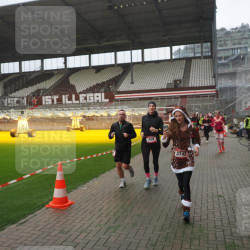07.12.2025 - St. Pauli X-Mass-Run No. 15 Fabian Wolf http://msf.ph/oto/9394536 07.12.2025 10:25:40 Ziel 50, 129, 211, 369, 374, 387, 398, 404, 1069, 2104, 2680, 3742, 3779, 4162, 4164, 4202, 4372, 4373, 4501 meine-sportfotos.de