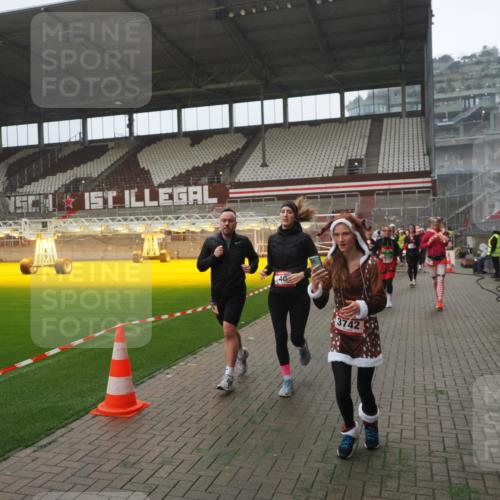 07.12.2025 - St. Pauli X-Mass-Run No. 15 Fabian Wolf http://msf.ph/oto/9394537 07.12.2025 10:25:40 Ziel 50, 129, 211, 369, 374, 387, 398, 404, 1069, 2104, 2680, 3742, 3779, 4162, 4164, 4202, 4372, 4373, 4501 meine-sportfotos.de