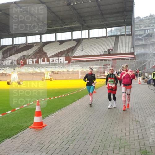 07.12.2025 - St. Pauli X-Mass-Run No. 15 Fabian Wolf http://msf.ph/oto/9394545 07.12.2025 10:25:42 Ziel 50, 129, 211, 369, 374, 387, 398, 404, 1069, 2041, 2104, 2106, 2149, 2191, 2215, 2680, 3742, 3779, 4162, 4164, 4202, 4372, 4373, 4501 meine-sportfotos.de