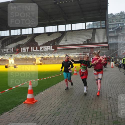 07.12.2025 - St. Pauli X-Mass-Run No. 15 Fabian Wolf http://msf.ph/oto/9394546 07.12.2025 10:25:42 Ziel 50, 129, 211, 369, 374, 387, 398, 404, 1069, 2041, 2104, 2106, 2149, 2191, 2215, 2680, 3742, 3779, 4162, 4164, 4202, 4372, 4373, 4501 meine-sportfotos.de