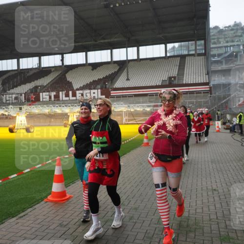 07.12.2025 - St. Pauli X-Mass-Run No. 15 Fabian Wolf http://msf.ph/oto/9394551 07.12.2025 10:25:43 Ziel 50, 129, 211, 369, 374, 387, 398, 404, 1069, 2041, 2104, 2106, 2149, 2191, 2215, 2680, 3742, 3779, 4162, 4164, 4202, 4372, 4373, 4501 meine-sportfotos.de