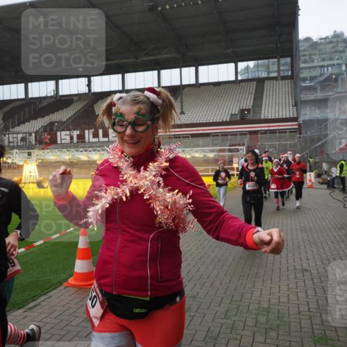 07.12.2025 - St. Pauli X-Mass-Run No. 15 Fabian Wolf http://msf.ph/oto/9394554 07.12.2025 10:25:44 Ziel 50, 129, 211, 369, 374, 387, 398, 404, 1069, 2041, 2104, 2106, 2149, 2191, 2215, 2680, 3742, 3779, 4162, 4164, 4202, 4372, 4373, 4501 meine-sportfotos.de