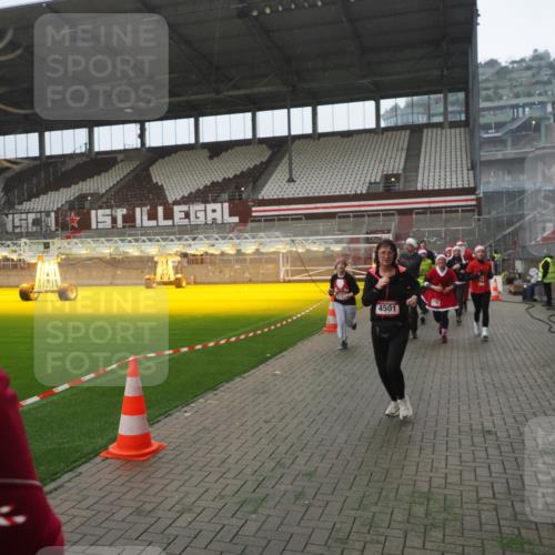 07.12.2025 - St. Pauli X-Mass-Run No. 15 Fabian Wolf http://msf.ph/oto/9394555 07.12.2025 10:25:44 Ziel 50, 129, 211, 369, 374, 387, 398, 404, 1069, 2041, 2104, 2106, 2149, 2191, 2215, 2680, 3742, 3779, 4162, 4164, 4202, 4372, 4373, 4501 meine-sportfotos.de