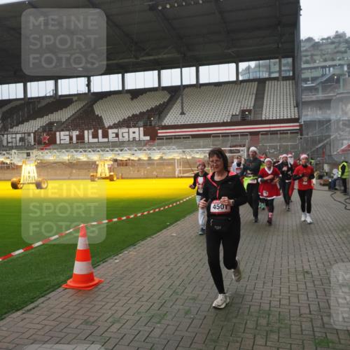07.12.2025 - St. Pauli X-Mass-Run No. 15 Fabian Wolf http://msf.ph/oto/9394557 07.12.2025 10:25:45 Ziel 50, 129, 211, 369, 374, 387, 398, 404, 1069, 2041, 2104, 2106, 2149, 2191, 2215, 2680, 2896, 3742, 3779, 3918, 4162, 4164, 4202, 4372, 4373, 4501 meine-sportfotos.de