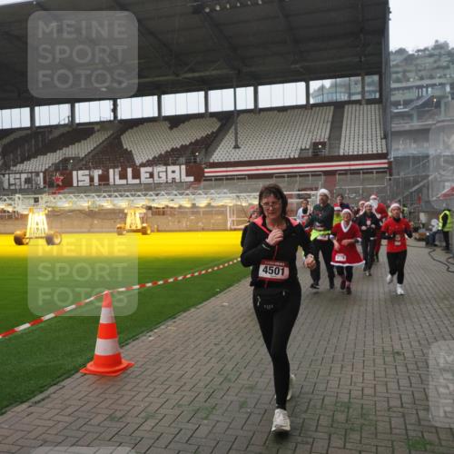 07.12.2025 - St. Pauli X-Mass-Run No. 15 Fabian Wolf http://msf.ph/oto/9394558 07.12.2025 10:25:45 Ziel 50, 129, 211, 369, 374, 387, 398, 404, 1069, 2041, 2104, 2106, 2149, 2191, 2215, 2680, 2896, 3742, 3779, 3918, 4162, 4164, 4202, 4372, 4373, 4501 meine-sportfotos.de