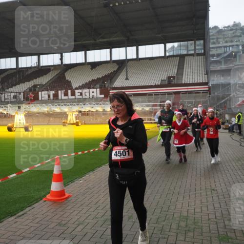 07.12.2025 - St. Pauli X-Mass-Run No. 15 Fabian Wolf http://msf.ph/oto/9394560 07.12.2025 10:25:46 Ziel 50, 129, 211, 369, 374, 387, 398, 404, 1069, 2041, 2104, 2106, 2149, 2191, 2215, 2680, 2896, 3742, 3779, 3910, 3918, 4162, 4164, 4202, 4300, 4301, 4372, 4373, 4501 meine-sportfotos.de