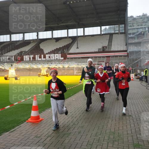 07.12.2025 - St. Pauli X-Mass-Run No. 15 Fabian Wolf http://msf.ph/oto/9394561 07.12.2025 10:25:46 Ziel 50, 129, 211, 369, 374, 387, 398, 404, 1069, 2041, 2104, 2106, 2149, 2191, 2215, 2680, 2896, 3742, 3779, 3910, 3918, 4162, 4164, 4202, 4300, 4301, 4372, 4373, 4501 meine-sportfotos.de