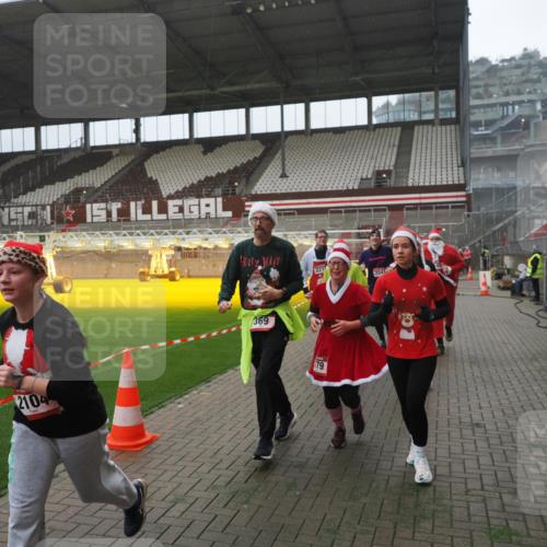 07.12.2025 - St. Pauli X-Mass-Run No. 15 Fabian Wolf http://msf.ph/oto/9394564 07.12.2025 10:25:47 Ziel 50, 129, 211, 369, 374, 387, 398, 404, 1069, 1227, 1538, 1586, 2041, 2104, 2106, 2149, 2191, 2215, 2896, 3742, 3779, 3910, 3918, 4162, 4164, 4202, 4300, 4301, 4372, 4373, 4501 meine-sportfotos.de