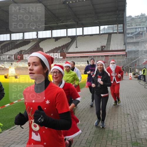 07.12.2025 - St. Pauli X-Mass-Run No. 15 Fabian Wolf http://msf.ph/oto/9394569 07.12.2025 10:25:48 Ziel 50, 129, 211, 369, 374, 387, 398, 404, 1069, 1227, 1538, 1581, 1586, 2041, 2104, 2106, 2149, 2191, 2215, 2896, 3742, 3779, 3910, 3918, 4162, 4164, 4202, 4300, 4301, 4501 meine-sportfotos.de
