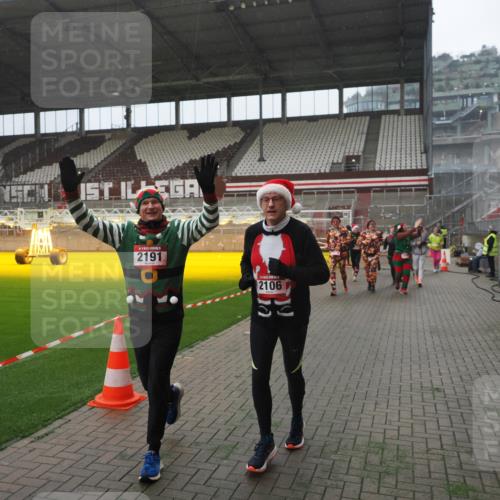 07.12.2025 - St. Pauli X-Mass-Run No. 15 Fabian Wolf http://msf.ph/oto/9394583 07.12.2025 10:25:51 Ziel 50, 129, 211, 369, 374, 387, 398, 404, 1069, 1227, 1538, 1561, 1581, 1586, 2041, 2104, 2106, 2149, 2191, 2215, 2896, 3742, 3779, 3805, 3910, 3918, 4300, 4301, 4501, 4775, 4782 meine-sportfotos.de