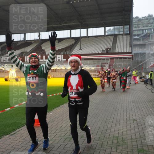 07.12.2025 - St. Pauli X-Mass-Run No. 15 Fabian Wolf http://msf.ph/oto/9394584 07.12.2025 10:25:51 Ziel 50, 129, 211, 369, 374, 387, 398, 404, 1069, 1227, 1538, 1561, 1581, 1586, 2041, 2104, 2106, 2149, 2191, 2215, 2896, 3742, 3779, 3805, 3910, 3918, 4300, 4301, 4501, 4775, 4782 meine-sportfotos.de