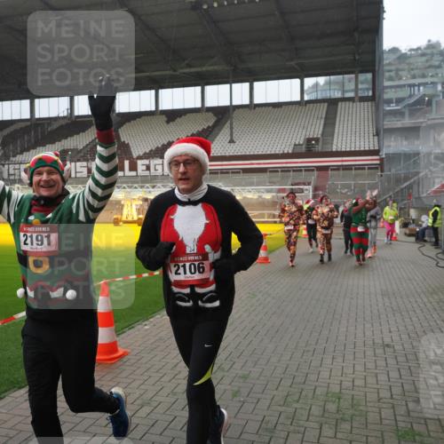 07.12.2025 - St. Pauli X-Mass-Run No. 15 Fabian Wolf http://msf.ph/oto/9394585 07.12.2025 10:25:51 Ziel 50, 129, 211, 369, 374, 387, 398, 404, 1069, 1227, 1538, 1561, 1581, 1586, 2041, 2104, 2106, 2149, 2191, 2215, 2896, 3742, 3779, 3805, 3910, 3918, 4300, 4301, 4501, 4775, 4782 meine-sportfotos.de