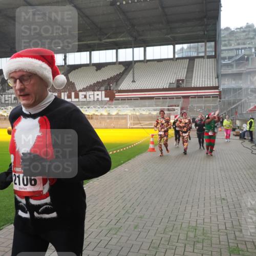 07.12.2025 - St. Pauli X-Mass-Run No. 15 Fabian Wolf http://msf.ph/oto/9394587 07.12.2025 10:25:52 Ziel 50, 129, 211, 369, 374, 387, 398, 404, 422, 1069, 1227, 1538, 1561, 1581, 1586, 2041, 2104, 2106, 2149, 2191, 2215, 2896, 3742, 3779, 3805, 3910, 3918, 4300, 4301, 4501, 4775, 4782 meine-sportfotos.de