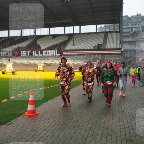 07.12.2025 - St. Pauli X-Mass-Run No. 15 Fabian Wolf http://msf.ph/oto/9394592 07.12.2025 10:25:54 Ziel 50, 211, 369, 374, 387, 398, 422, 1069, 1227, 1538, 1561, 1581, 1586, 2041, 2104, 2106, 2149, 2191, 2215, 2896, 3779, 3805, 3910, 3918, 4300, 4301, 4501, 4775, 4782 meine-sportfotos.de