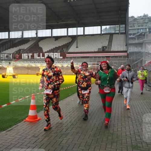07.12.2025 - St. Pauli X-Mass-Run No. 15 Fabian Wolf http://msf.ph/oto/9394595 07.12.2025 10:25:54 Ziel 50, 211, 369, 374, 387, 398, 422, 1069, 1227, 1538, 1561, 1581, 1586, 2041, 2104, 2106, 2149, 2191, 2215, 2896, 3779, 3805, 3910, 3918, 4300, 4301, 4501, 4775, 4782 meine-sportfotos.de