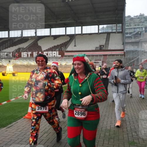 07.12.2025 - St. Pauli X-Mass-Run No. 15 Fabian Wolf http://msf.ph/oto/9394600 07.12.2025 10:25:55 Ziel 50, 211, 369, 374, 387, 398, 422, 1069, 1227, 1538, 1561, 1581, 1586, 2041, 2104, 2106, 2149, 2191, 2215, 2896, 3779, 3805, 3910, 3918, 4300, 4301, 4501, 4775, 4782 meine-sportfotos.de