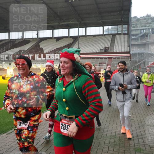 07.12.2025 - St. Pauli X-Mass-Run No. 15 Fabian Wolf http://msf.ph/oto/9394601 07.12.2025 10:25:56 Ziel 369, 374, 387, 398, 422, 1227, 1538, 1561, 1581, 1586, 2041, 2104, 2106, 2149, 2191, 2215, 2896, 3779, 3805, 3910, 3918, 4300, 4301, 4492, 4501, 4775, 4782 meine-sportfotos.de