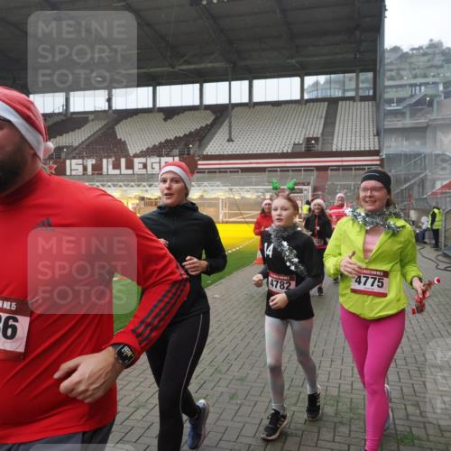 07.12.2025 - St. Pauli X-Mass-Run No. 15 Fabian Wolf http://msf.ph/oto/9394612 07.12.2025 10:25:58 Ziel 369, 374, 387, 398, 422, 1227, 1538, 1561, 1581, 1586, 2041, 2104, 2106, 2149, 2191, 2215, 2896, 3779, 3805, 3910, 3918, 4300, 4301, 4492, 4775, 4782 meine-sportfotos.de