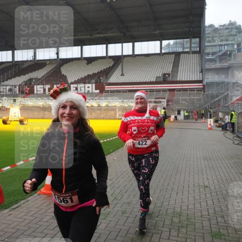 07.12.2025 - St. Pauli X-Mass-Run No. 15 Fabian Wolf http://msf.ph/oto/9394623 07.12.2025 10:26:00 Ziel 374, 387, 422, 1227, 1538, 1561, 1581, 1586, 2041, 2106, 2149, 2191, 2215, 2896, 3805, 3910, 3918, 4300, 4301, 4492, 4775, 4782 meine-sportfotos.de