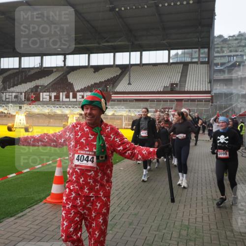 07.12.2025 - St. Pauli X-Mass-Run No. 15 Fabian Wolf http://msf.ph/oto/9394654 07.12.2025 10:26:23 Ziel 23, 28, 368, 1396, 1638, 1639, 2068, 2518, 2648, 2649, 2922, 3698, 3699, 4044, 4093, 4448, 4460, 4461, 4469, 4481, 4529, 4532, 4699, 4703, 4709, 5010 meine-sportfotos.de