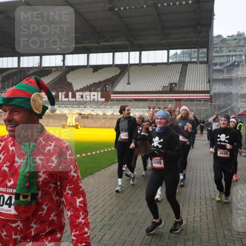 07.12.2025 - St. Pauli X-Mass-Run No. 15 Fabian Wolf http://msf.ph/oto/9394658 07.12.2025 10:26:23 Ziel 23, 28, 368, 1396, 1638, 1639, 2068, 2518, 2648, 2649, 2922, 3698, 3699, 4044, 4093, 4448, 4460, 4461, 4469, 4481, 4529, 4532, 4699, 4703, 4709, 5010 meine-sportfotos.de
