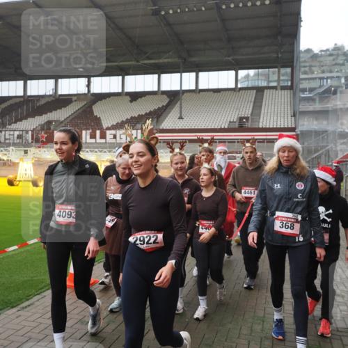 07.12.2025 - St. Pauli X-Mass-Run No. 15 Fabian Wolf http://msf.ph/oto/9394669 07.12.2025 10:26:26 Ziel 23, 28, 368, 1396, 1638, 1639, 2068, 2518, 2648, 2649, 2922, 3698, 3699, 4093, 4448, 4460, 4461, 4469, 4481, 4506, 4512, 4529, 4532, 4699, 4703, 4709, 5010 meine-sportfotos.de