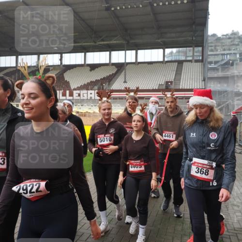 07.12.2025 - St. Pauli X-Mass-Run No. 15 Fabian Wolf http://msf.ph/oto/9394672 07.12.2025 10:26:26 Ziel 23, 28, 368, 1396, 1638, 1639, 2068, 2518, 2648, 2649, 2922, 3698, 3699, 4093, 4448, 4460, 4461, 4469, 4481, 4506, 4512, 4529, 4532, 4699, 4703, 4709, 5010 meine-sportfotos.de