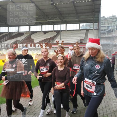 07.12.2025 - St. Pauli X-Mass-Run No. 15 Fabian Wolf http://msf.ph/oto/9394674 07.12.2025 10:26:27 Ziel 23, 28, 368, 1396, 1638, 1639, 2068, 2518, 2648, 2649, 2922, 3698, 3699, 4093, 4448, 4460, 4461, 4469, 4481, 4506, 4512, 4529, 4532, 4699, 4703, 4709, 5010 meine-sportfotos.de
