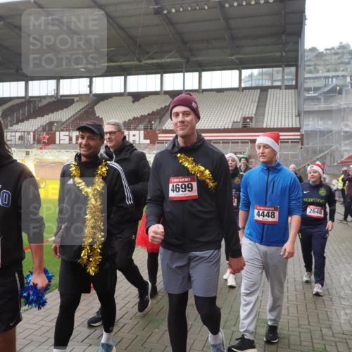 07.12.2025 - St. Pauli X-Mass-Run No. 15 Fabian Wolf http://msf.ph/oto/9394692 07.12.2025 10:26:30 Ziel 23, 28, 368, 1396, 1638, 1639, 2068, 2518, 2648, 2649, 2922, 3698, 3699, 4093, 4448, 4460, 4461, 4469, 4481, 4506, 4512, 4529, 4532, 4699, 4703, 4709, 5010 meine-sportfotos.de