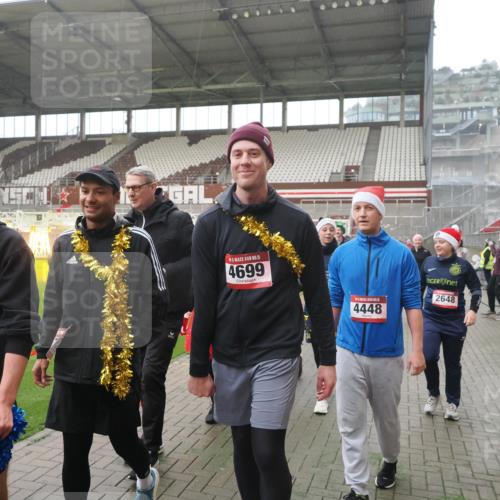 07.12.2025 - St. Pauli X-Mass-Run No. 15 Fabian Wolf http://msf.ph/oto/9394693 07.12.2025 10:26:30 Ziel 23, 28, 368, 1396, 1638, 1639, 2068, 2518, 2648, 2649, 2922, 3698, 3699, 4093, 4448, 4460, 4461, 4469, 4481, 4506, 4512, 4529, 4532, 4699, 4703, 4709, 5010 meine-sportfotos.de