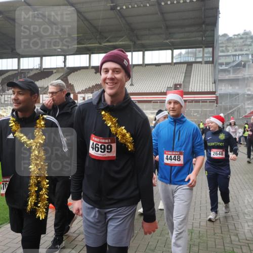 07.12.2025 - St. Pauli X-Mass-Run No. 15 Fabian Wolf http://msf.ph/oto/9394695 07.12.2025 10:26:31 Ziel 23, 28, 368, 1396, 1638, 1639, 2068, 2518, 2648, 2649, 2922, 3698, 3699, 4093, 4448, 4460, 4461, 4469, 4481, 4506, 4512, 4529, 4532, 4699, 4703, 4709, 5010 meine-sportfotos.de
