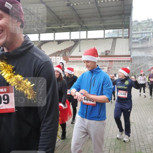 07.12.2025 - St. Pauli X-Mass-Run No. 15 Fabian Wolf http://msf.ph/oto/9394698 07.12.2025 10:26:31 Ziel 23, 28, 368, 1396, 1638, 1639, 2068, 2518, 2648, 2649, 2922, 3698, 3699, 4093, 4448, 4460, 4461, 4469, 4481, 4506, 4512, 4529, 4532, 4699, 4703, 4709, 5010 meine-sportfotos.de