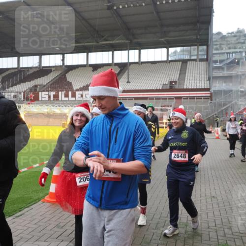07.12.2025 - St. Pauli X-Mass-Run No. 15 Fabian Wolf http://msf.ph/oto/9394700 07.12.2025 10:26:32 Ziel 23, 28, 368, 1396, 1638, 1639, 2068, 2518, 2648, 2649, 2922, 3698, 3699, 4093, 4448, 4460, 4461, 4469, 4481, 4506, 4512, 4529, 4532, 4699, 4703, 4709, 5010 meine-sportfotos.de