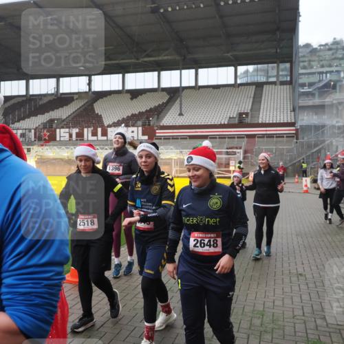 07.12.2025 - St. Pauli X-Mass-Run No. 15 Fabian Wolf http://msf.ph/oto/9394705 07.12.2025 10:26:33 Ziel 23, 28, 368, 1396, 1638, 1639, 2068, 2518, 2648, 2649, 2922, 3698, 3792, 4093, 4448, 4460, 4461, 4469, 4481, 4506, 4512, 4529, 4532, 4699, 4703, 4709, 5010 meine-sportfotos.de